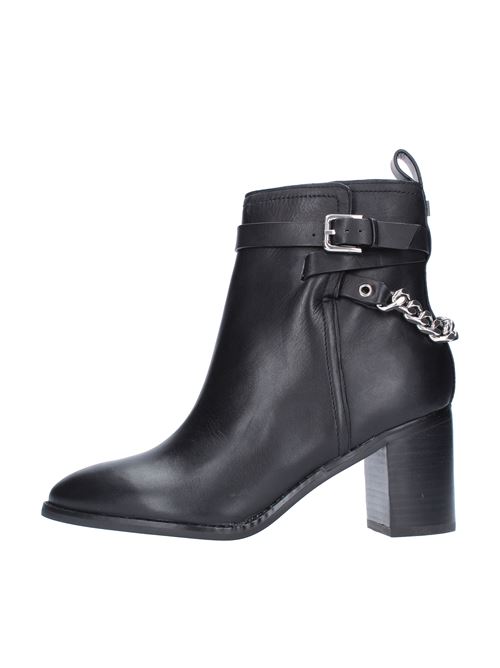 Leather ankle boots with silver chain GUESS | FL8KAILEA10NERO