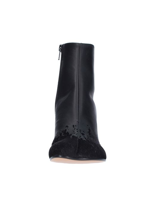 Leather and velvet ankle boots MM6 MAISON MARGIELA | S59WU0172NERO