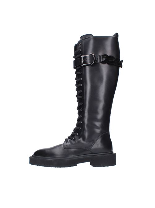 Boots model FD735A in leather