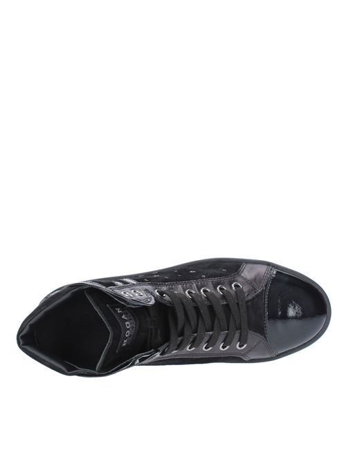 Sneakers modello HXW1820T160 in pelle, camoscio e paillettes HOGAN | HXW1820T1609QHB999NERO