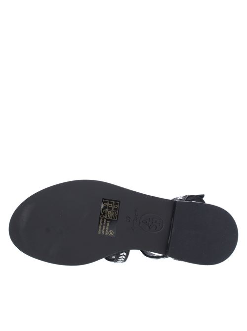 Flat sandals made of leather and metal details ASH | PACHA01NERO