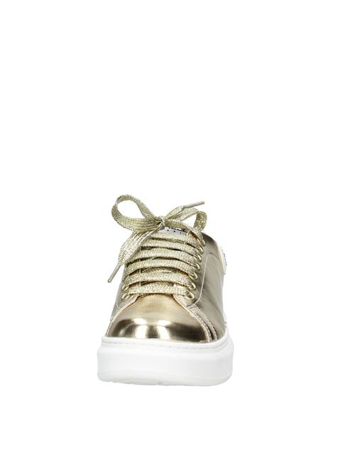 Leather and rhinestone sneakers. GAELLE | VD2011ORO