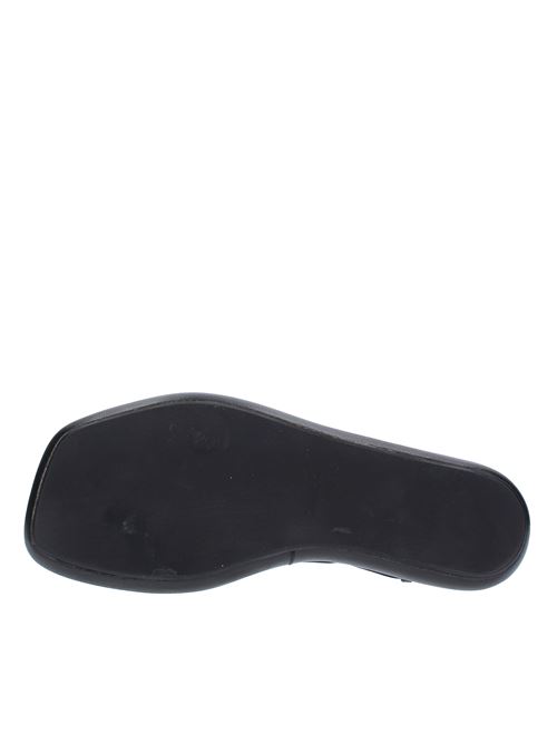 Flat thong sandals made of leather ILIO SMERALDO | GERALDINE02NERO