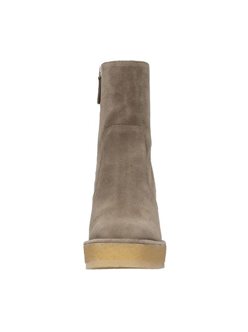 Stivaletti con zeppa modello BRELIA in camoscio CASTANER | 025385TOPO